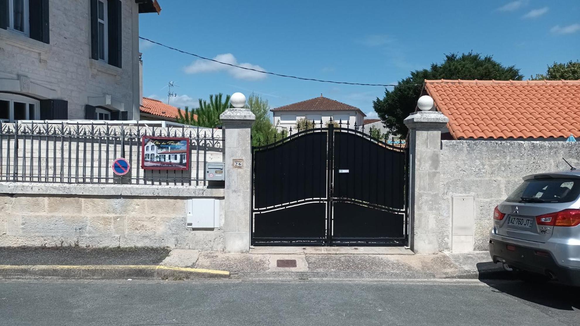 Le Clos Des Passiflores Pons Εξωτερικό φωτογραφία